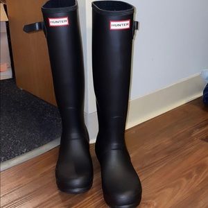 Women’s black Hunter boots